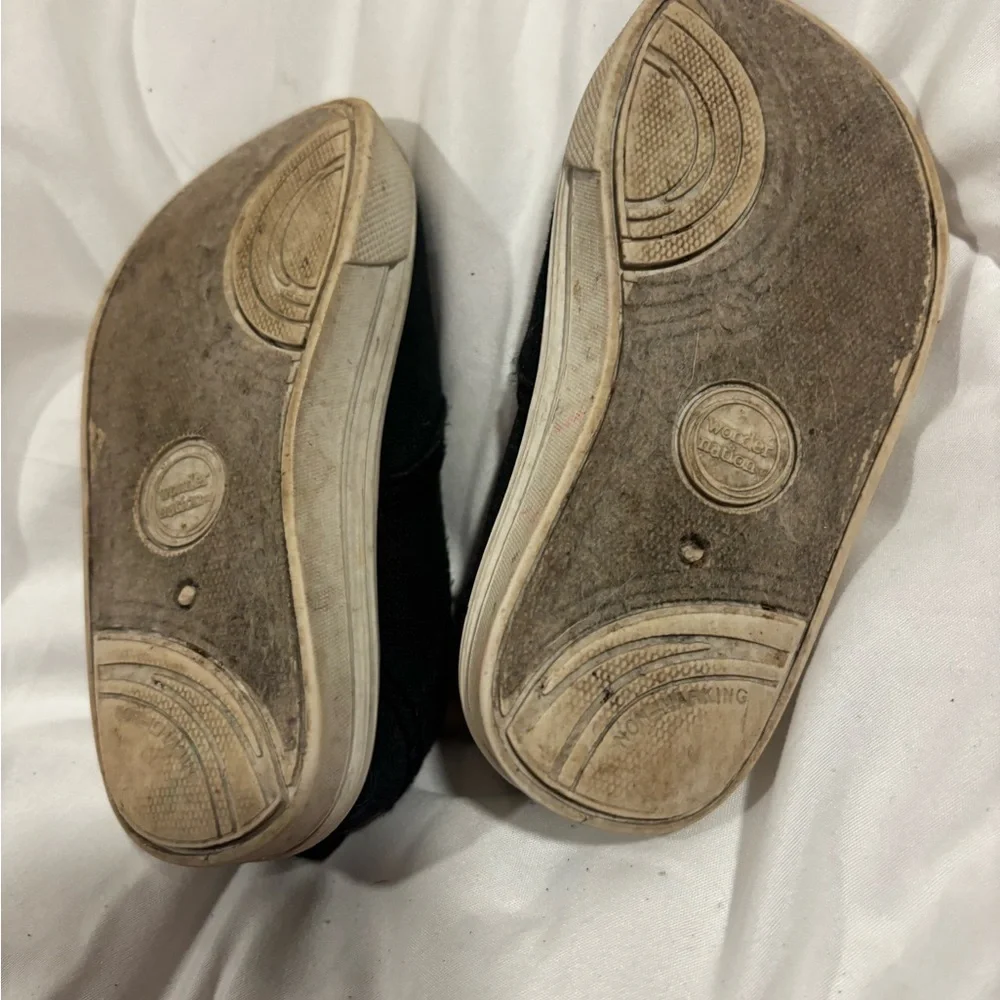 Wonder Nation Black Slip-On Kids Sneakers size 5